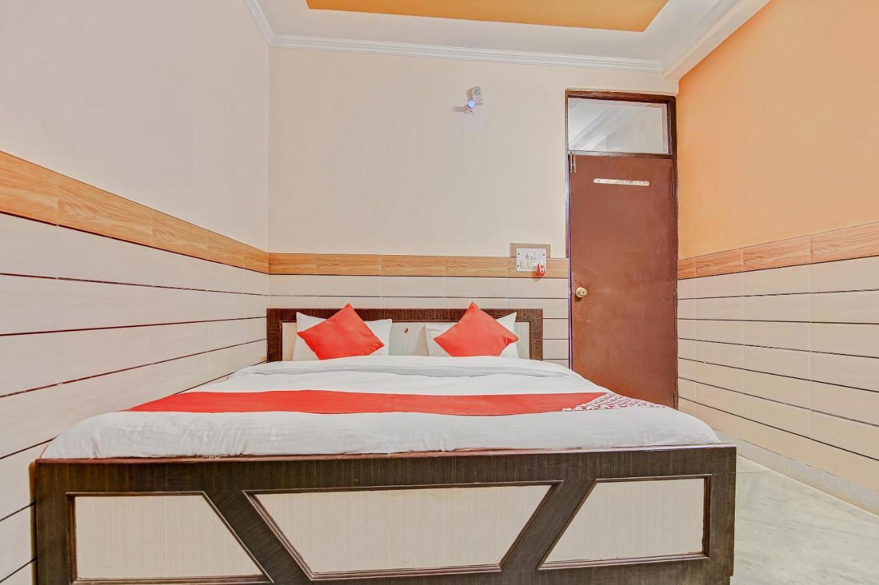 Oyo Park View Guest House Near Edm Mall Ню Делхи Екстериор снимка