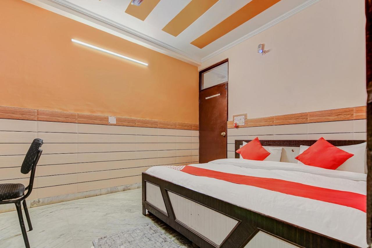 Oyo Park View Guest House Near Edm Mall Ню Делхи Екстериор снимка