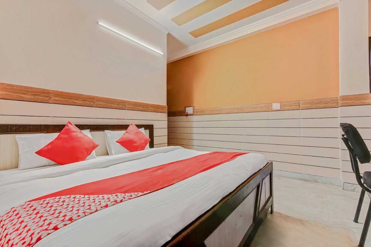 Oyo Park View Guest House Near Edm Mall Ню Делхи Екстериор снимка