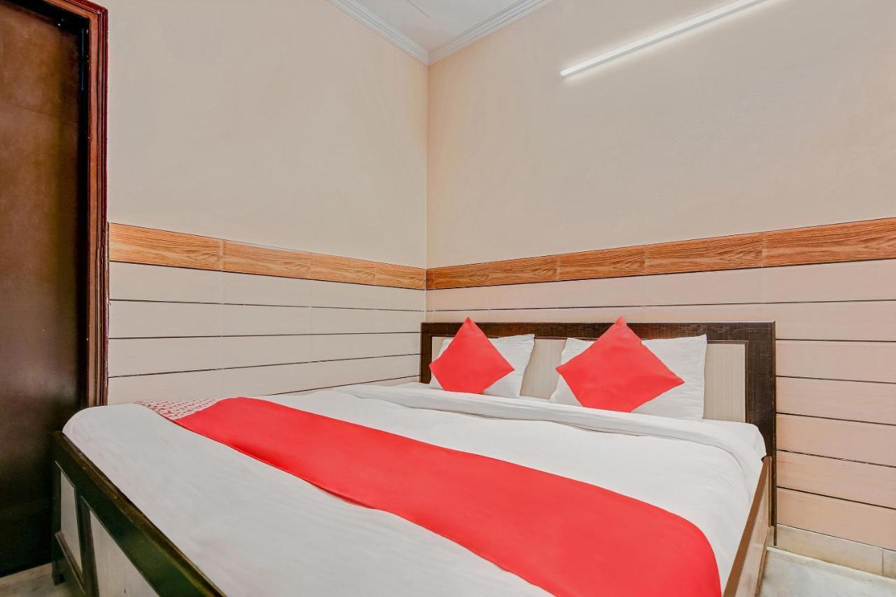 Oyo Park View Guest House Near Edm Mall Ню Делхи Екстериор снимка