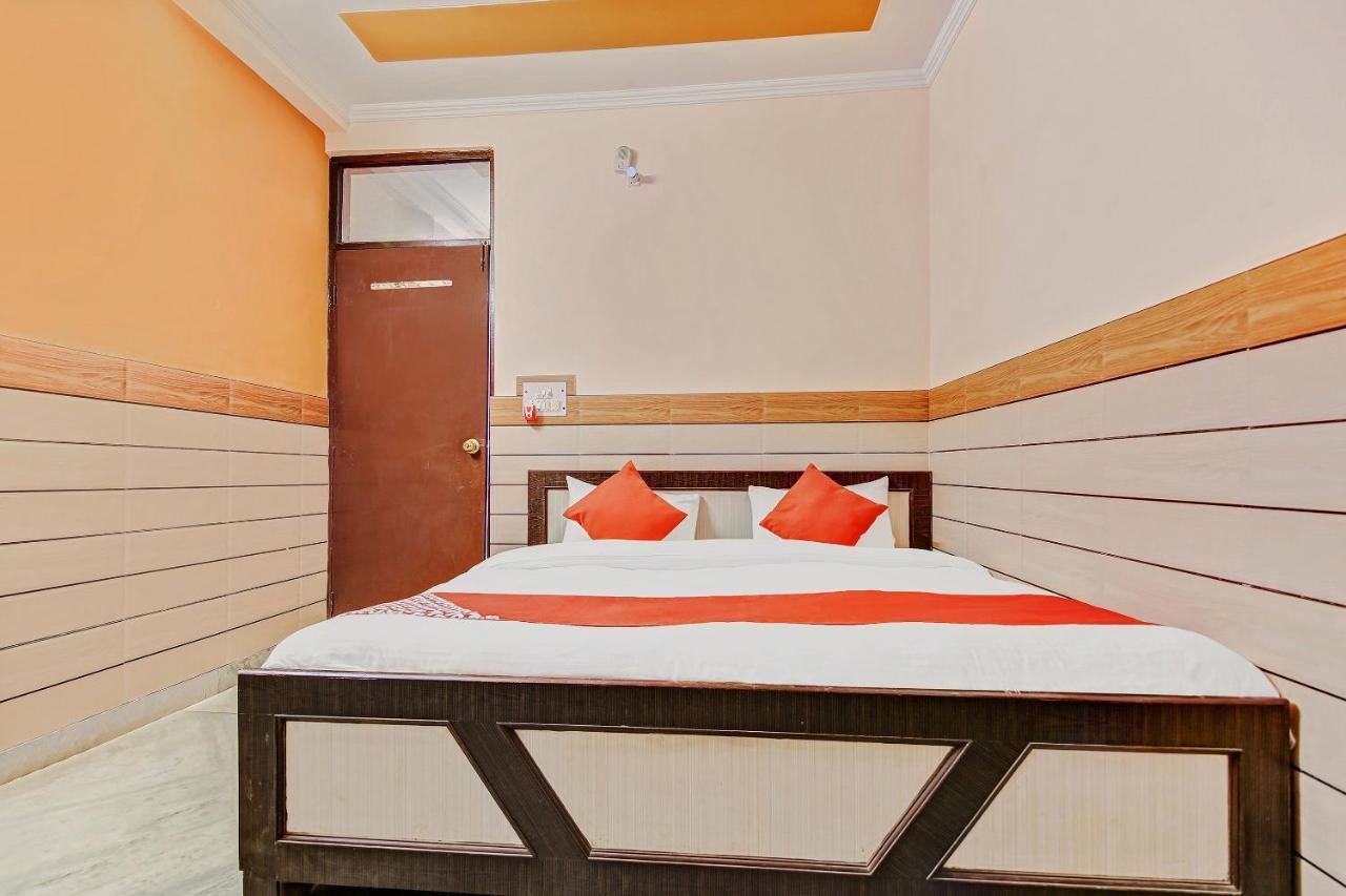 Oyo Park View Guest House Near Edm Mall Ню Делхи Екстериор снимка