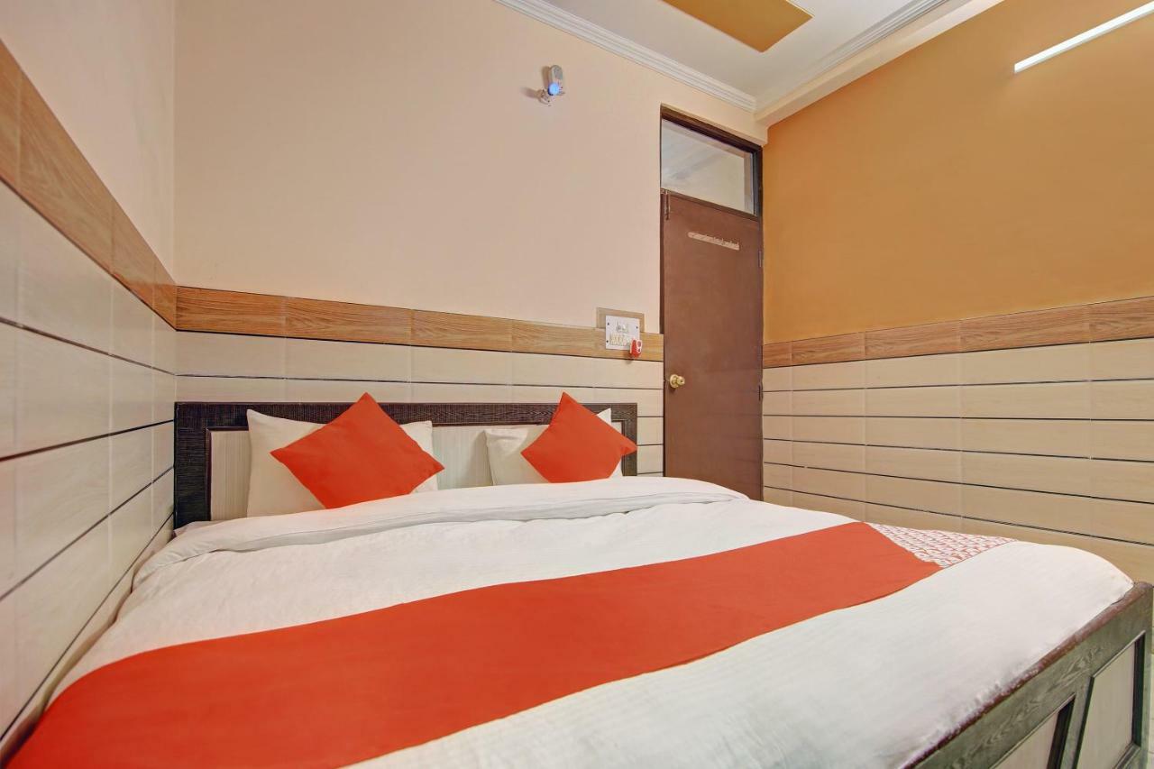 Oyo Park View Guest House Near Edm Mall Ню Делхи Екстериор снимка